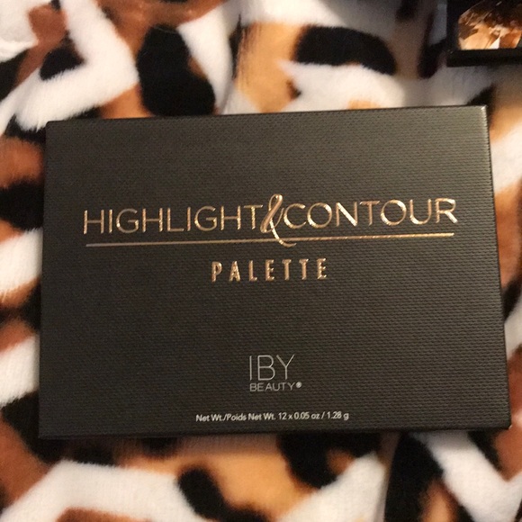 Highlighter&Contour Palette - Picture 2 of 3